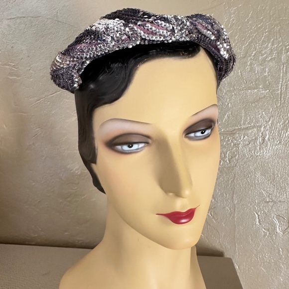 SOPHISTICATED 1950s\' COCKTAIL HAT - SILVER SEQUINS AND BEADS ON PURPLE BASE main image 4